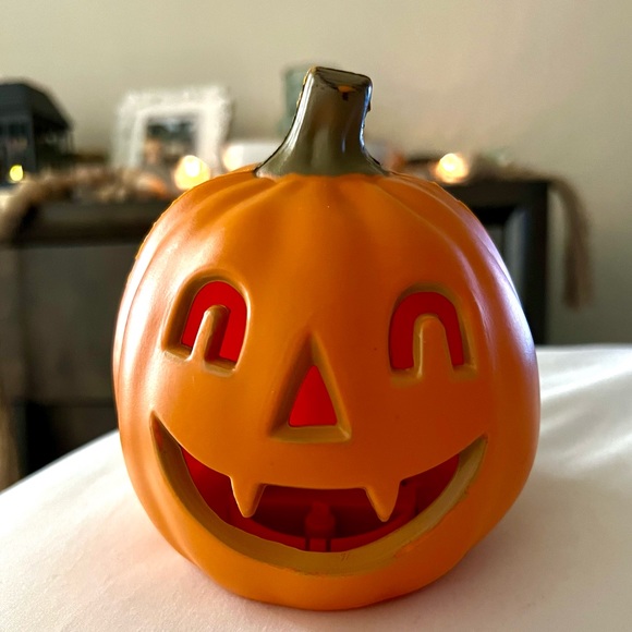 🎃BUFFY LIGHT UP VAMPIRE PUMPKIN!🧛‍♀️ - Picture 1 of 3